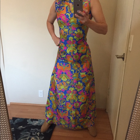 Brilliant patterned, vintage, form fitting dress - Picture 3 of 8